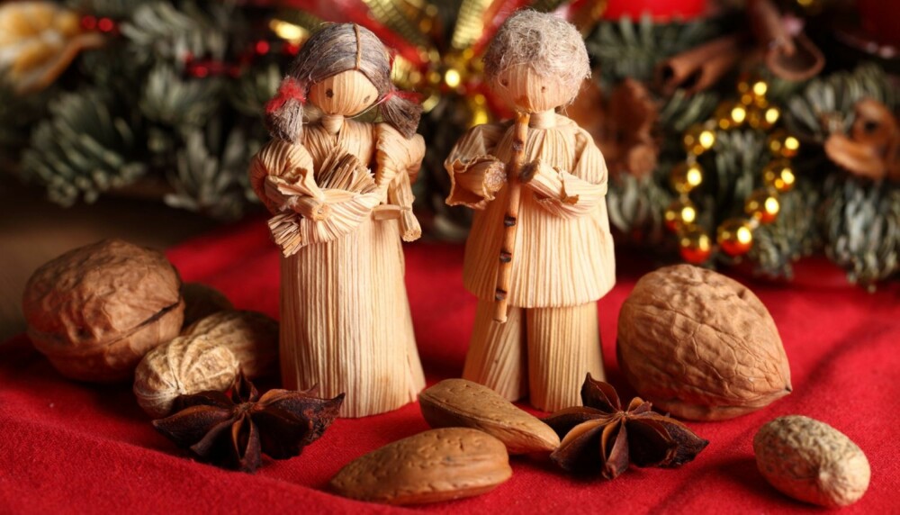 JULEKOS: Ikke la nøttene forbli pynt i julen. Spis dem opp!