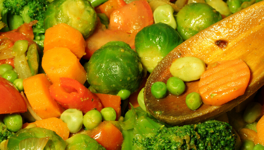 KOKE GRØNNSAKENE?: Dersom du koker grønnsakene, kan du gå glipp av viktige næringsstoffer. ILLUSTRASJONSFOTO: Colourbox