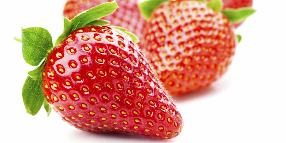 RØDE FRISTELSER: Husk å forsyne deg grådig av jordbærene, mens sesongen varer.