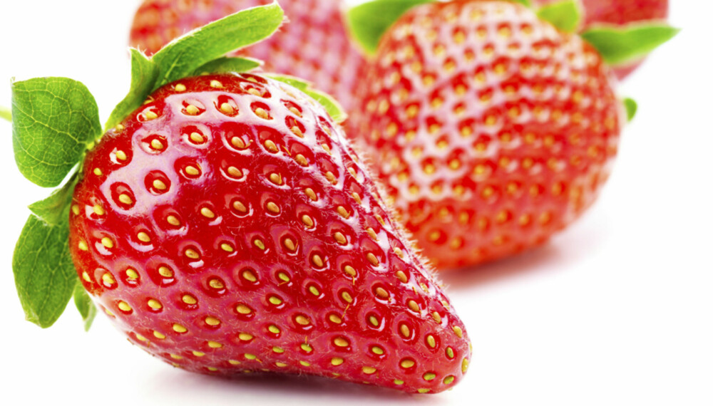 RØDE FRISTELSER: Husk å forsyne deg grådig av jordbærene, mens sesongen varer.