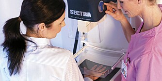 NY METODE: Med en ny og enkel metode, kan du nå måle bentettheten samtidig som du tar mammografi. Målet er å fange opp kvinner med høy risiko for å utvikle osteoporose.