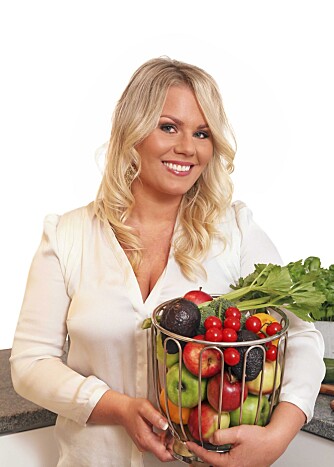 JUICING: Carina Hultin Dahlmann kaller seg juiceterapeut, og hevder at når man får påfyll av ekte næring, så stabiliserer kroppen seg og kommer i balanse. JUICING: Carina Hultin Dahlmann kaller seg juiceterapeut, og hevder at når man får påfyll av ekte næring, så stabiliserer kroppen seg og kommer i balanse.