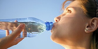 PØSER PÅ: Mange drikker mye mer vann enn nødvendig.