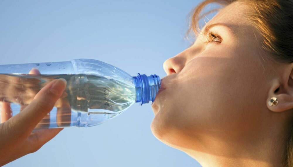 DRIKKE FOR MYE VANN: Mange drikker mye mer vann enn nødvendig.