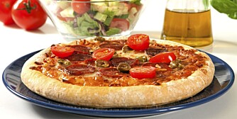 FIBERPIZZA: Med kli i sausen, mager skinke, lettere ost og ekstra grønnsaker blir pizzaen sunnere.