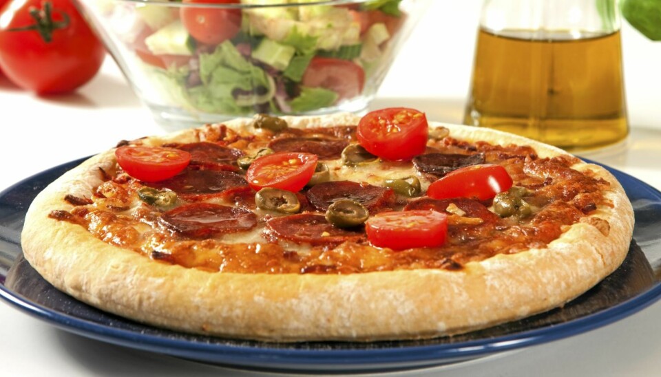 FIBERPIZZA: Med kli i sausen, mager skinke, lettere ost og ekstra grønnsaker blir pizzaen sunnere.