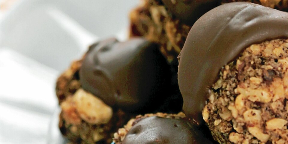 KRYDDERGODT: Deilig snacks med nøtter og kanel.