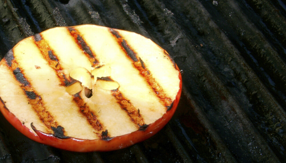 Epler er godt å grille og kan brukes som tilbehør til annen grillmat, eller alene. Epler er godt å grille og kan brukes som tilbehør til annen grillmat, eller alene.