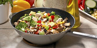 WOK: Med en wok til middag kan du bruke de grønnsakene du er mest glad i.