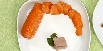 VITAMIN A er viktig for syn, hud, slimhinner, fosterutvikling, vekst og immunsystem.
700 RAE (1 RAE=1 mcg) dekkes med: 1 gulrot + 1 porsjon (15 gram) leverpostei VITAMIN A er viktig for syn, hud, slimhinner, fosterutvikling, vekst og immunsystem.
700 RAE (1 RAE=1 mcg) dekkes med: 1 gulrot + 1 porsjon (15 gram) leverpostei