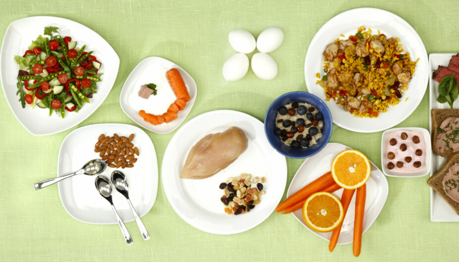 DAGLIG VITAMINBEHOV: Spiser du variert med daglig inntak av fisk eller kjøtt, frukt, grønt, grove kornprodukter og meieriprodukter, får du alle de viktige næringsstoffene. DAGLIG VITAMINBEHOV: Spiser du variert med daglig inntak av fisk eller kjøtt, frukt, grønt, grove kornprodukter og meieriprodukter, får du alle de viktige næringsstoffene.