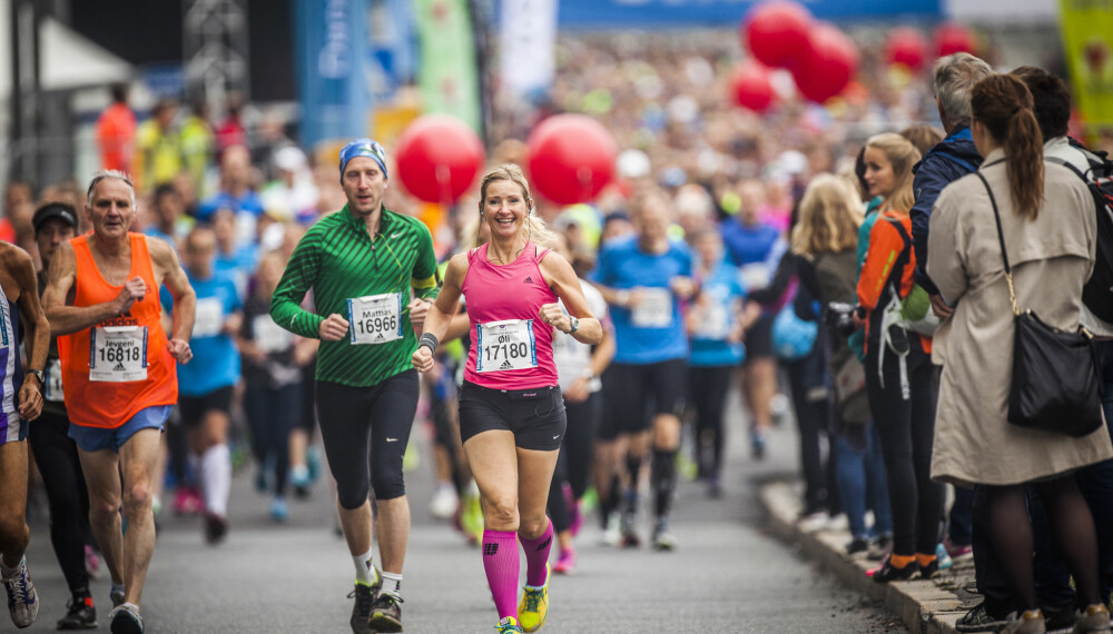 YT MAKSIMALT: For å løpe best mulig, er riktig mat og nok drikke viktig. Sjekk hvordan du bør spise før, underveis og etter løpet. FOTO: Oslo Maraton