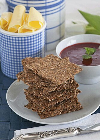 LEGE-OPPSKRIFT: Dr. Hexebergs fiberknekkebrød med mandler og nøtter. LEGE-OPPSKRIFT: Dr. Hexebergs fiberknekkebrød med mandler og nøtter.