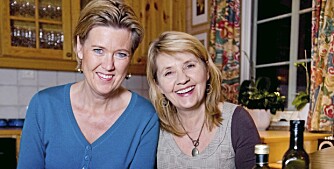 LAVKARBO: Lege og lavkarbo-ekspert Sofie Hexeberg (til venstre) og ernæringsterapeut Gunn-Karin Sakariassen har skrevet boken Frisk med lavkarbo,100 oppskrifter. LAVKARBO: Lege og lavkarbo-ekspert Sofie Hexeberg (til venstre) og ernæringsterapeut Gunn-Karin Sakariassen har skrevet boken Frisk med lavkarbo,100 oppskrifter.