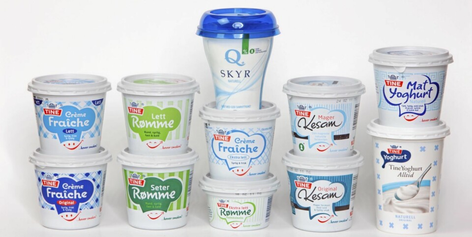 MANGE FETTKLASSER: Syrlig smak og rømme finnes i alle fettklasser. Her er de fire mest fettrike til venstre og de sju magreste til høyre.