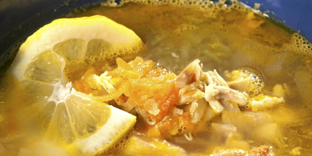 SITRONKYLLINGSUPPE: Forfriskende og sunn suppe som også inneholder en del proteiner på grunn av kyllingen.