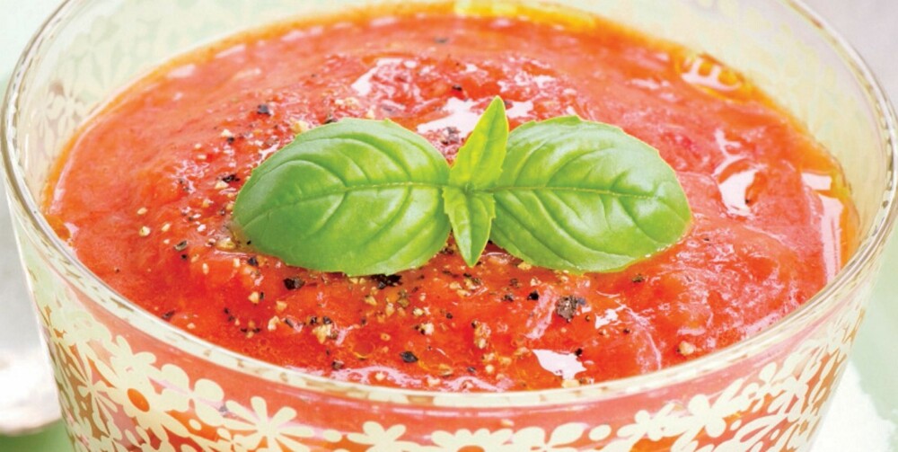 ITALIENSK SUPPE: Med paprika, hvitløk, tomater og oregano.