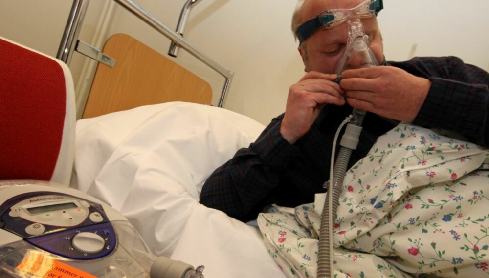 HVER NATT: Harald Evensen bruker pustemaskinen hver natt, og bare et par dager uten maskinen gjør helsen og livskvaliteten verre. HVER NATT: Harald Evensen bruker pustemaskinen hver natt, og bare et par dager uten maskinen gjør helsen og livskvaliteten verre.