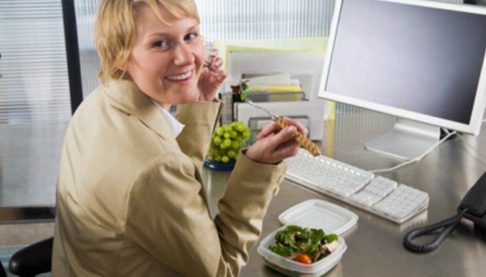 SUNN PÅ JOBBEN: Klarer du å planlegge overtidsjobbingen, er det lettere å spise sunt.