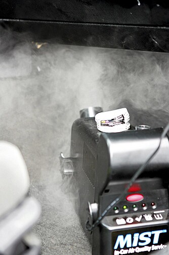 DAMPBAD FOR BILEN: MIST, Mobile Interior Sonic Treatment, er et rensesystem for bilens aircondition-, ventilasjonsanlegg og kupé. DAMPBAD FOR BILEN: MIST, Mobile Interior Sonic Treatment, er et rensesystem for bilens aircondition-, ventilasjonsanlegg og kupé.
