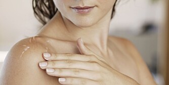 BESKYTTE: En god krem skal beskytte huden mot stråler samtidig som den skal reparere rynker og solskader.