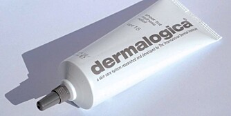 ANDRE SPESIALPRODUKTER: Dermalogicas gode produkter mot akne omfatter Ultrasalming Cleanser, Daily Microfoliant, Medicated Clearing Gel (forebygger uten å tørke), Anti-bac cooling Mask (ved betent hud), Skin Smoothing Cream (tilfører nok fuktighet), Redness Relief (førststehjelp ved voksenakne). Selges i hudpleiesalonger. ANDRE SPESIALPRODUKTER: Dermalogicas gode produkter mot akne omfatter Ultrasalming Cleanser, Daily Microfoliant, Medicated Clearing Gel (forebygger uten å tørke), Anti-bac cooling Mask (ved betent hud), Skin Smoothing Cream (tilfører nok fuktighet), Redness Relief (førststehjelp ved voksenakne). Selges i hudpleiesalonger.