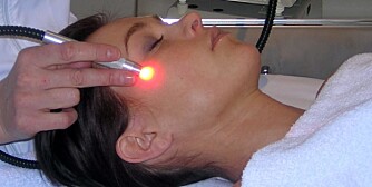 LYSBEHANDLING: Lys- og laserbehandlinger, som ""Light Tox"", har vist seg å kunne redusere aknebakterier og starte en reparasjonsprosess av betente talgkjertler. LYSBEHANDLING: Lys- og laserbehandlinger, som ""Light Tox"", har vist seg å kunne redusere aknebakterier og starte en reparasjonsprosess av betente talgkjertler.