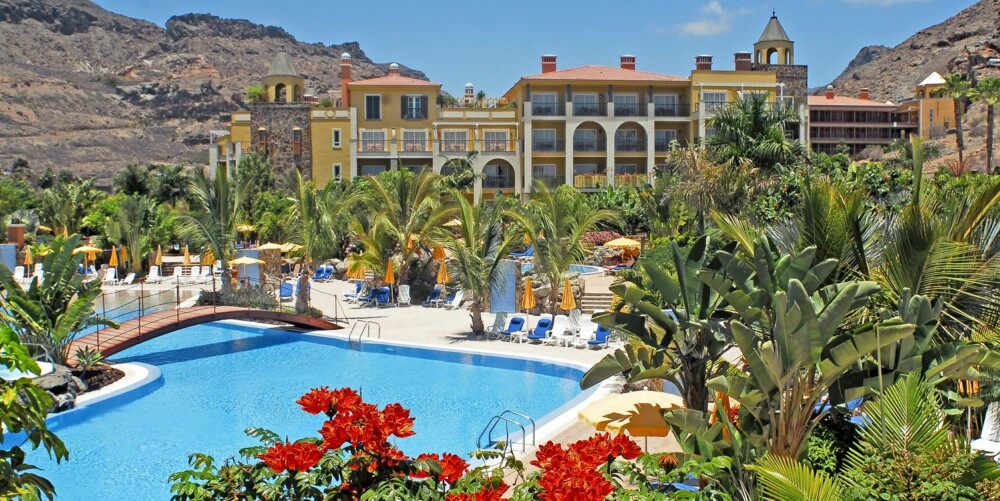 STORT: På spaet til det store hotellet Hotel Cordial Mogan Playa i Puerto Mogan, kan du blant annet få massasje utendørs.