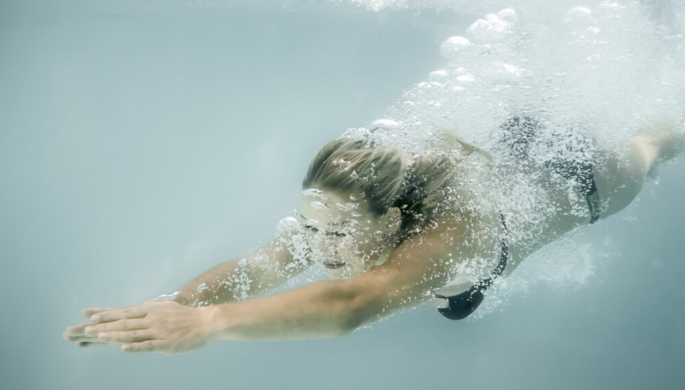 BLI EN BEDRE SVØMMER: Med god svømmeteknikk trener du hele kroppen. ILLUSTRASJONSFOTO: Colourbox 