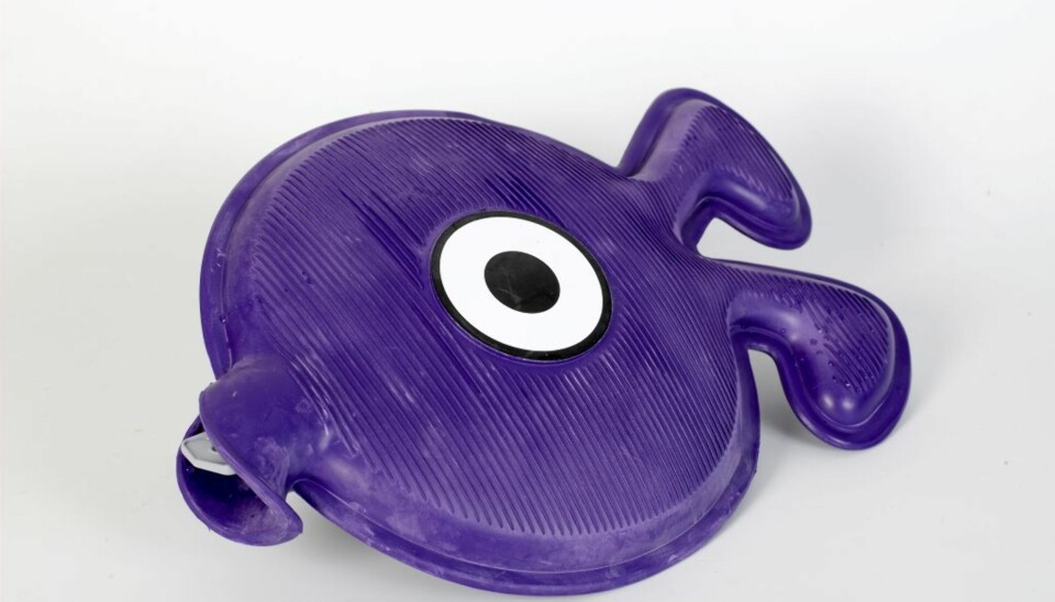 Varmeflaske formet som en lilla fisk, kr 310, fra Ha det på badet.