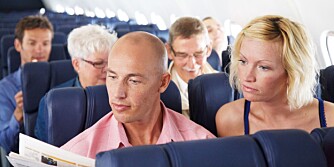 VÅKEN PÅ FLYET: Hvis det er et mål å holde seg våken på flyet, bør du huske å ta med godt med lesestoff.