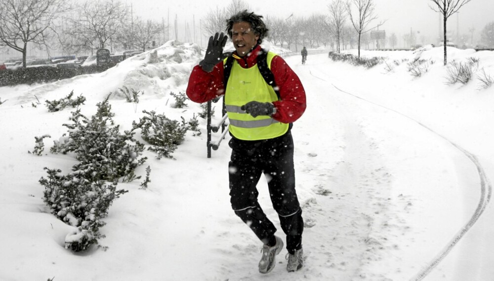 JOGGING: Du trenger ikke legge joggeskoene på hylla selv om det er kaldt. Det gjelder bare å kle seg riktig.