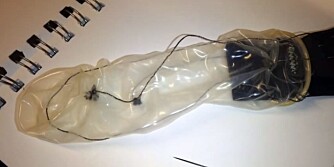 ELEKTRISK KONDOM: Studentene Firaz Peer og Andrew Quitmeyer ved Georgia Tech's Digital Media Program har utviklet Electric Eel, en prototype på et digitalt kondom som skal øke menns seksuelle nytelse.