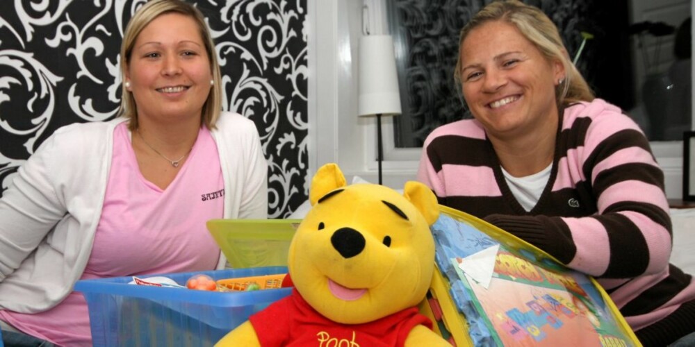 VENTER BARN: Maria Therese og Lone gleder seg til de får et barn i mai. Før finanskrisen hadde de nok utsatt å kjøpe leker, klær og utstyr til babyen før det nærmet seg. Nå har de innsett at de må dele utgiftene litt ut over de neste månedene. VENTER BARN: Maria Therese og Lone gleder seg til de får et barn i mai. Før finanskrisen hadde de nok utsatt å kjøpe leker, klær og utstyr til babyen før det nærmet seg. Nå har de innsett at de må dele utgiftene litt ut over de neste månedene.
