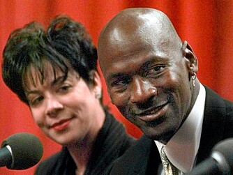 TOPPER LISTEN: Chicago Bulls-spilleren Michael Jordan skilte lag med sin Juanita etter 17 års ekteskap. Det kostet ham 168 millioner dollar.