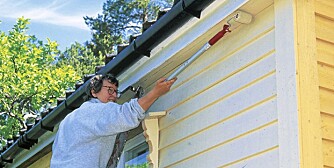 MALE SELV: Hvor ofte du maler huset er avhengig av vær, klima og malingtype.