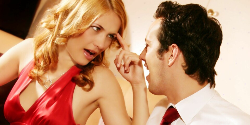 Litt for full og flørtete på julebordet?