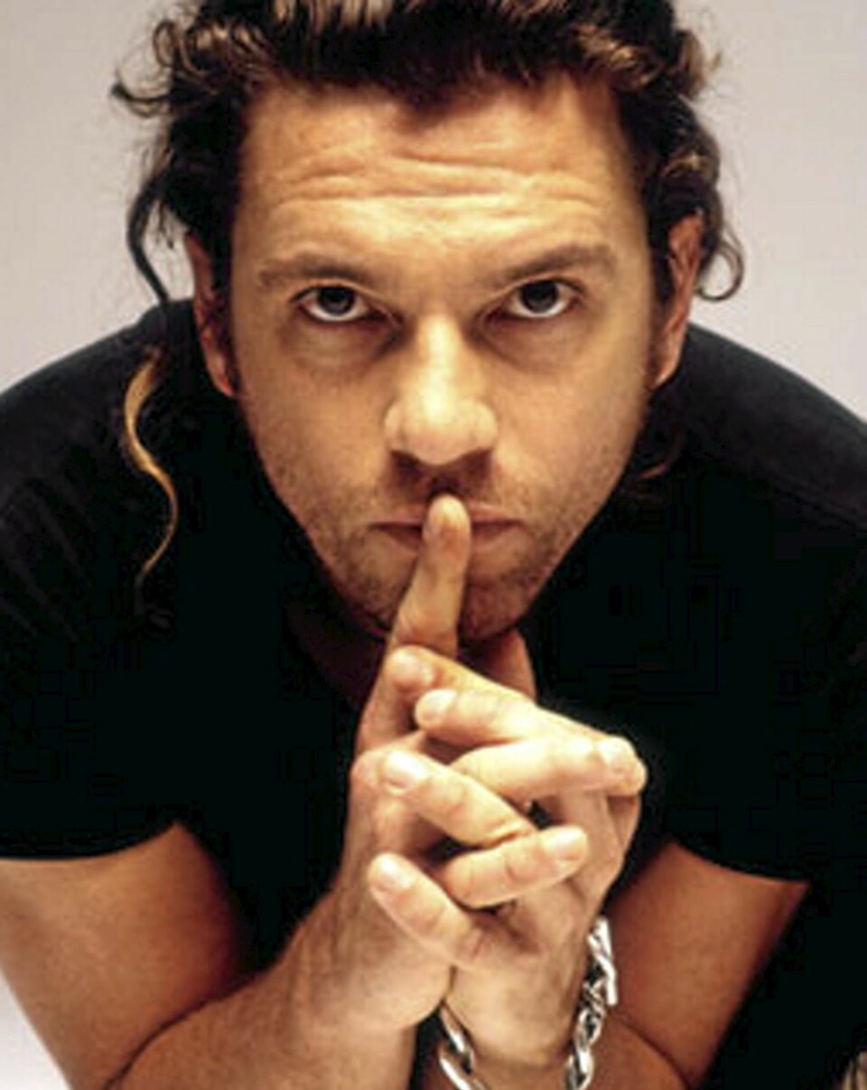 ELEGANTLY WASTED: Vokalist i INXS, Michael Hutchence, døde ulykkeligvis etter å ha hengt seg fra dørhåndtaket på sitt hotellrom i Sidney i 1998.