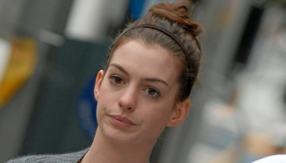 SORGTUNG: Bruddet med kjæresten i juni har gått hardt inn på Anne Hathaway, og hun har visstnok gått ned hele to kjolestørrelser