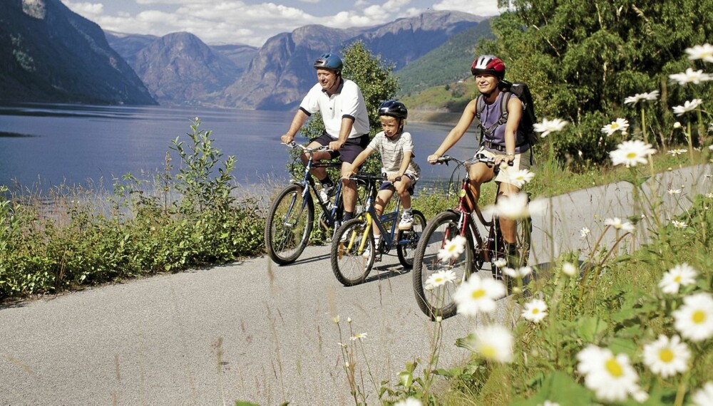 AURLAND: Ta med familien på idyllisk sykkelferie i Aurland.
