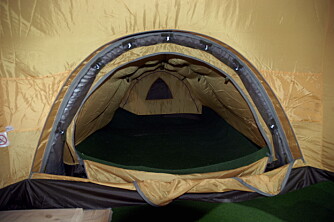 SOVEROM: Slik ser inngangen fra igloo-delen til soveromsdelen ut.