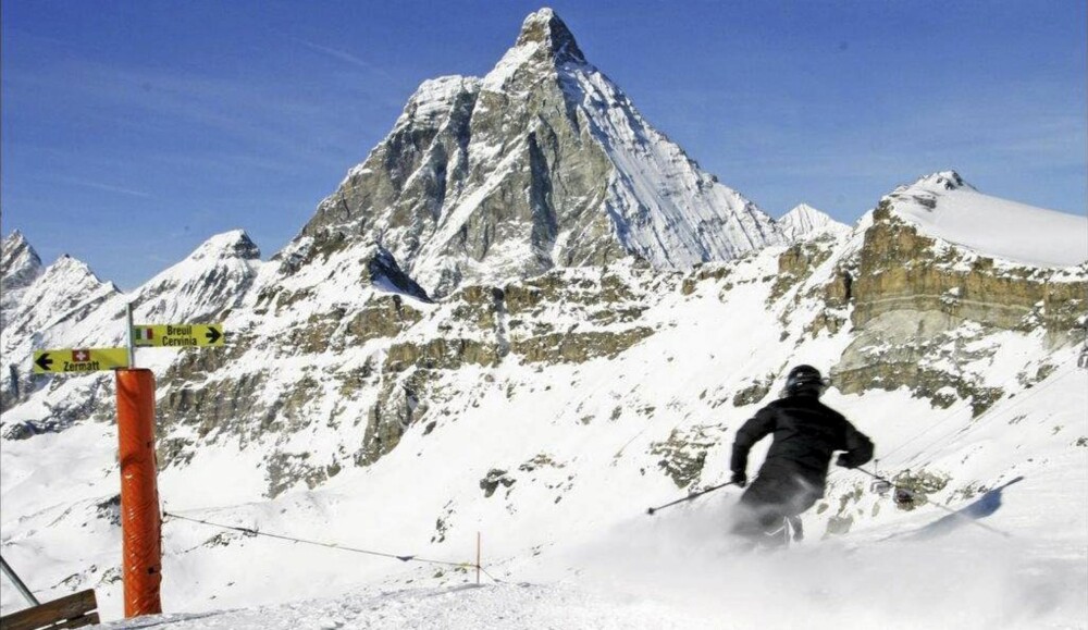 KRYSSER GRENSA: Fra Zermatt kan man kjøre over til Italia og Cervinia.