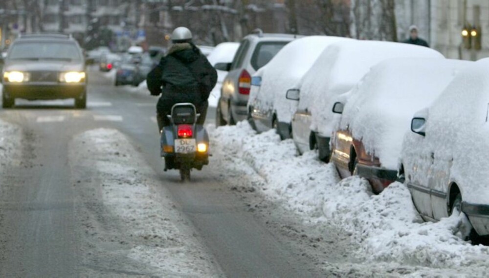 SNØKAOS: Snøfallet i natt og i dag tidlig bidro til flere trafikkuhell på Østlandet og Sørlandet. Mer snø er i vente.