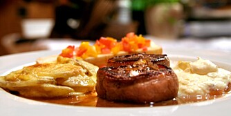 HJORTEFILET: Med hvitløksgratinerte poteter og madeirasaus. HJORTEFILET: Med hvitløksgratinerte poteter og madeirasaus.