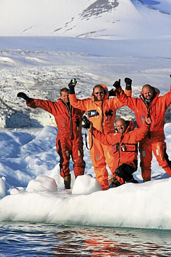 PÅ ISFJELLET: Glader gutter på et isfjell, ""helt vanlig"" på Svalbard.