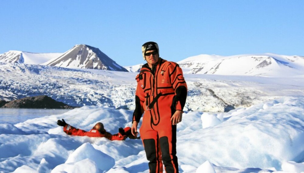 ISFJELL-SURFING: Vi Menns reporter bestiger et isfjell for første gang.
