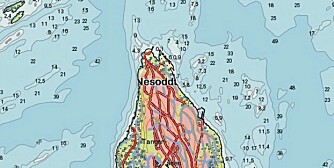 RO, RO TIL FISKESKJÆR: Dybdekartet over deler av indre Oslofjord røper hvor du kan finne fiskegrunnene. UTM-koordinatene er oppgitt, og kan plottes inn i GPS'en. Utsnittet viser flyfoto av Tangenlaget på Nesodden. Spennende grunner og såkalt leopardbunn kan bety gode muligheter for sjøørret!