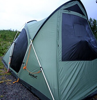 FAMILIETELT: Teltet passer for fire til fem personer. Det eneste som trekker ned, er at teltet veier rett i overkant av 12 kilo.