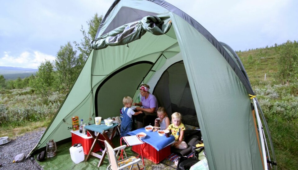 TRE SESONGER MED FAMILIEN: Teltet duger til fjellturer vår sommer og høst - med barn.