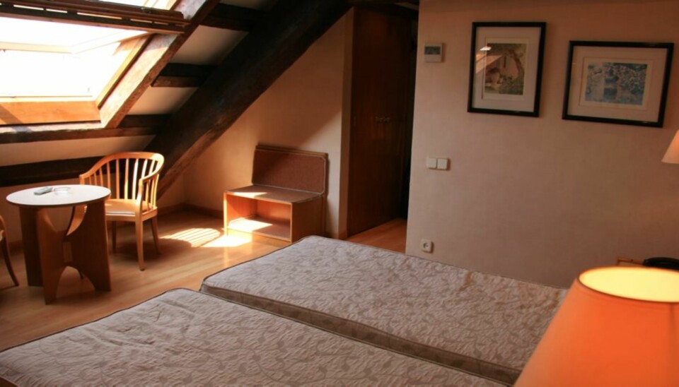 SKRÅTAK: Hotel Sant Agustí ligger rett ved hovedgata La Rambla.